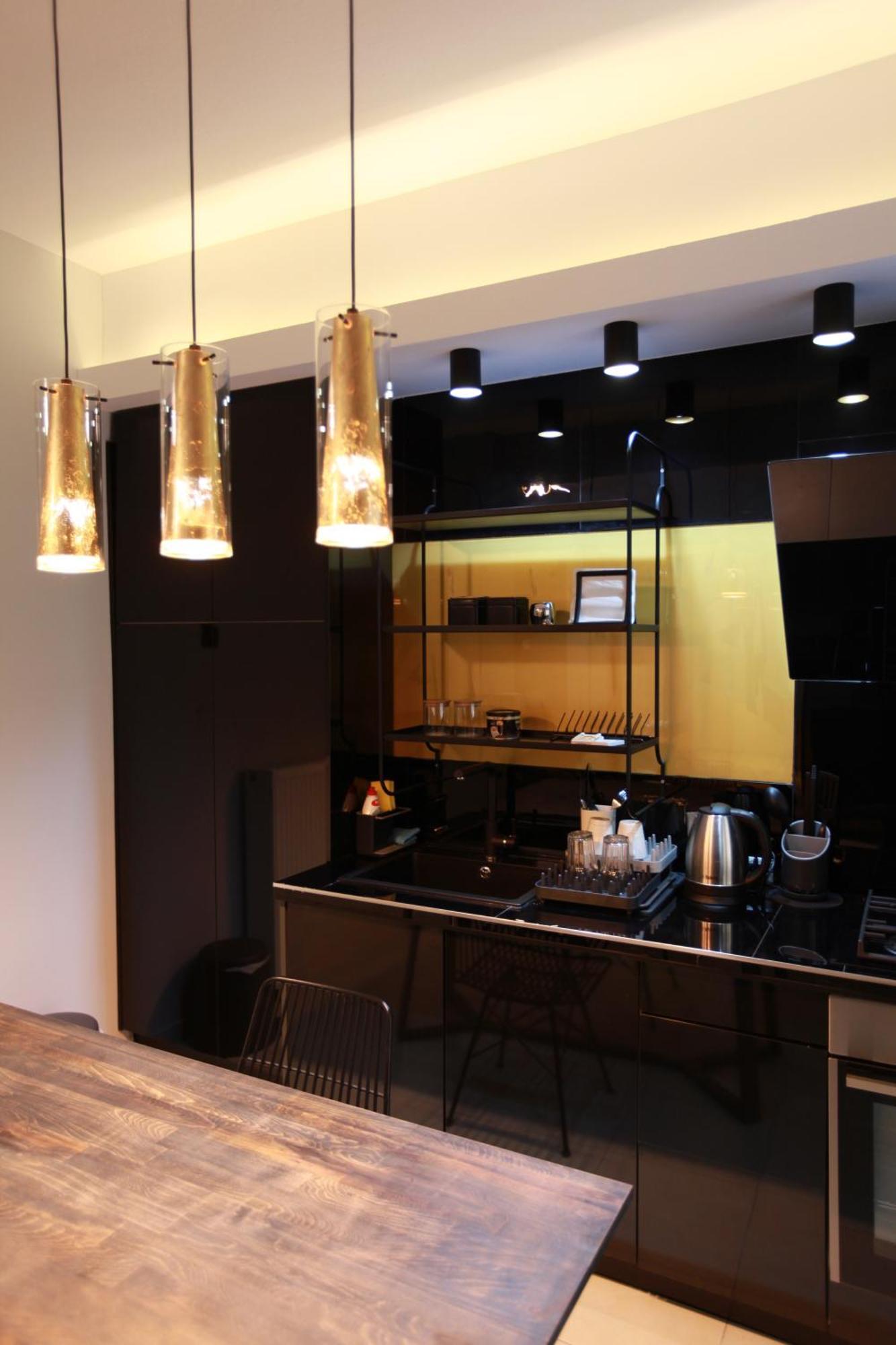 Yellow Black Magic Salonic Exterior foto