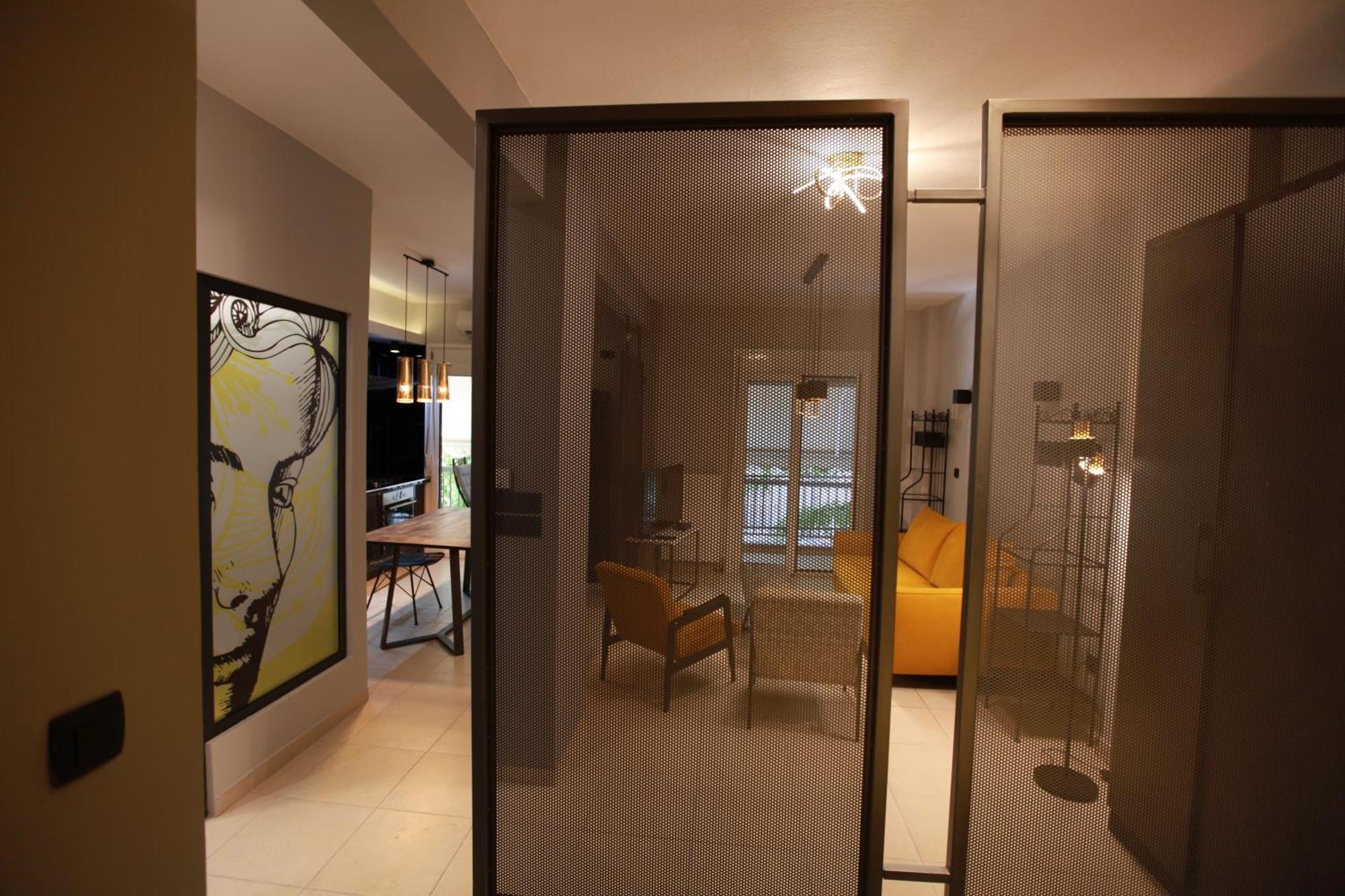 Yellow Black Magic Salonic Exterior foto
